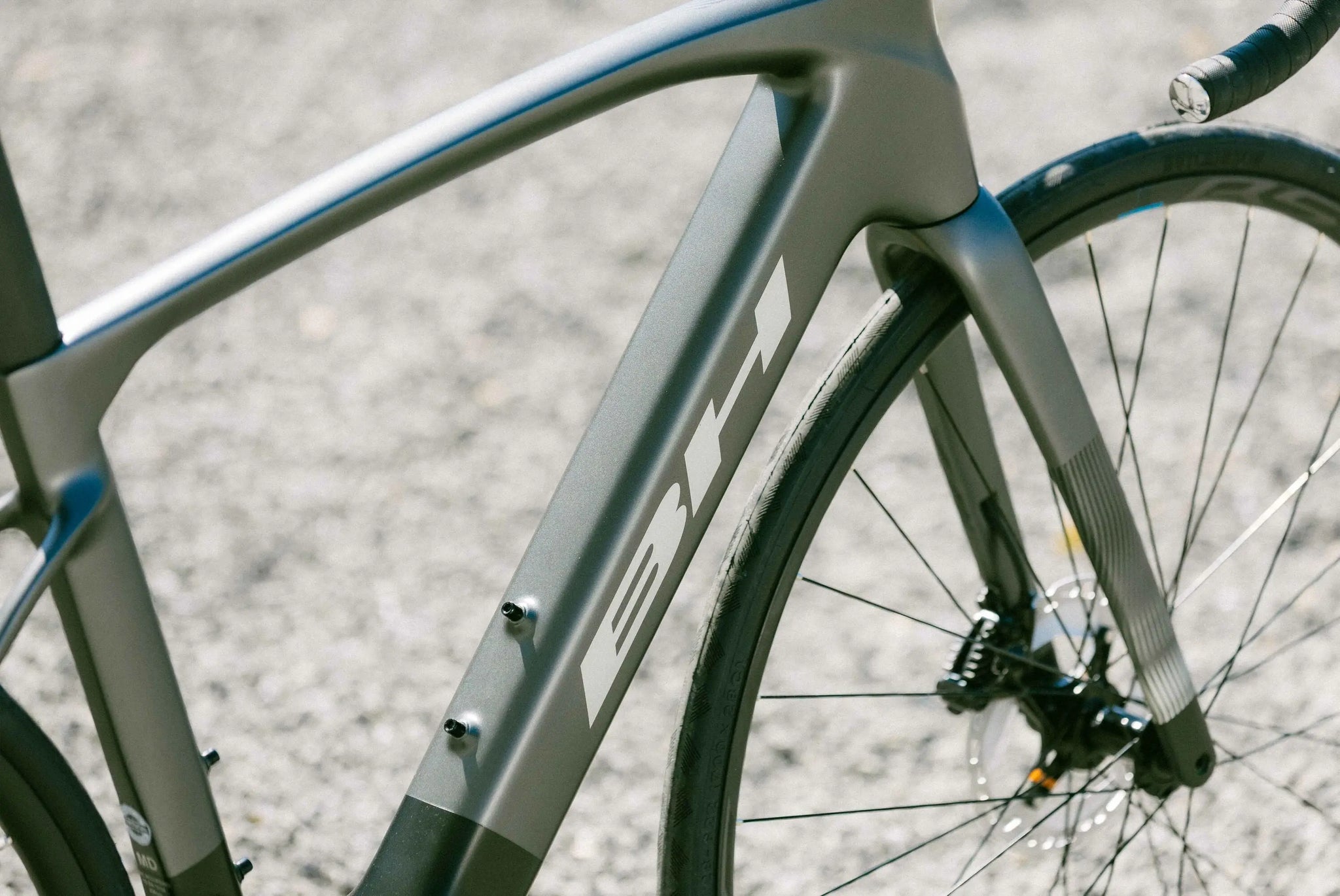 Bicicleta eléctrica de carretera BH IRS1 Carbon 1.4