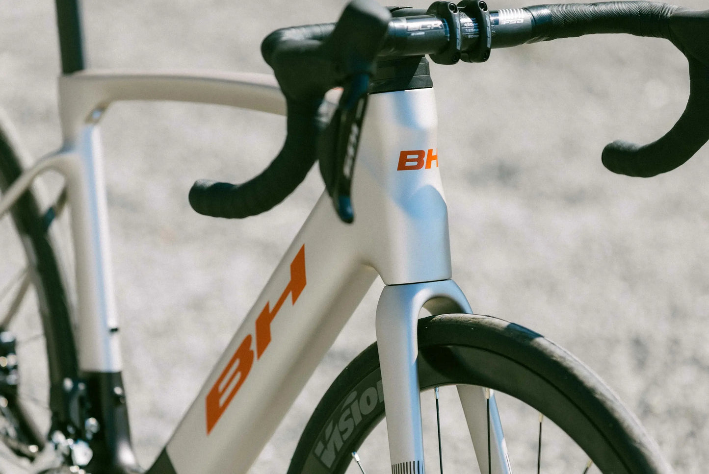 Bicicleta eléctrica de carretera BH IRS1 Carbon 1.5