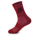 Calcetin ciclismo spiuk all terrain largo unisex rojo con logo negro y patrón texturizado para ciclismo