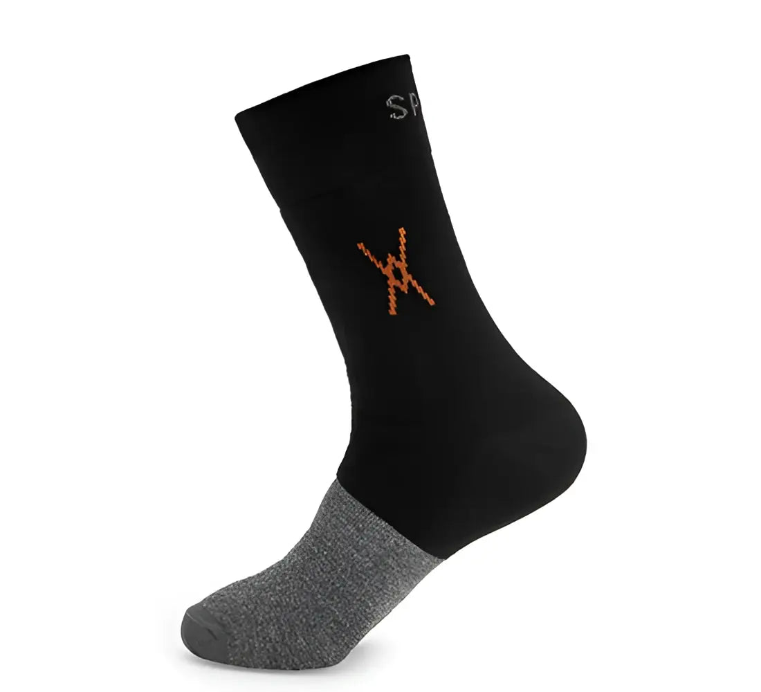 Calcetin ciclismo spiuk all terrain winter largo unisex negro con puntera y talon gris y logo naranja bordado